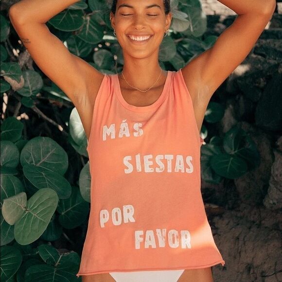Mas Siestas Coral Red Graphic Muscle Tank Top - Picture 1 of 3